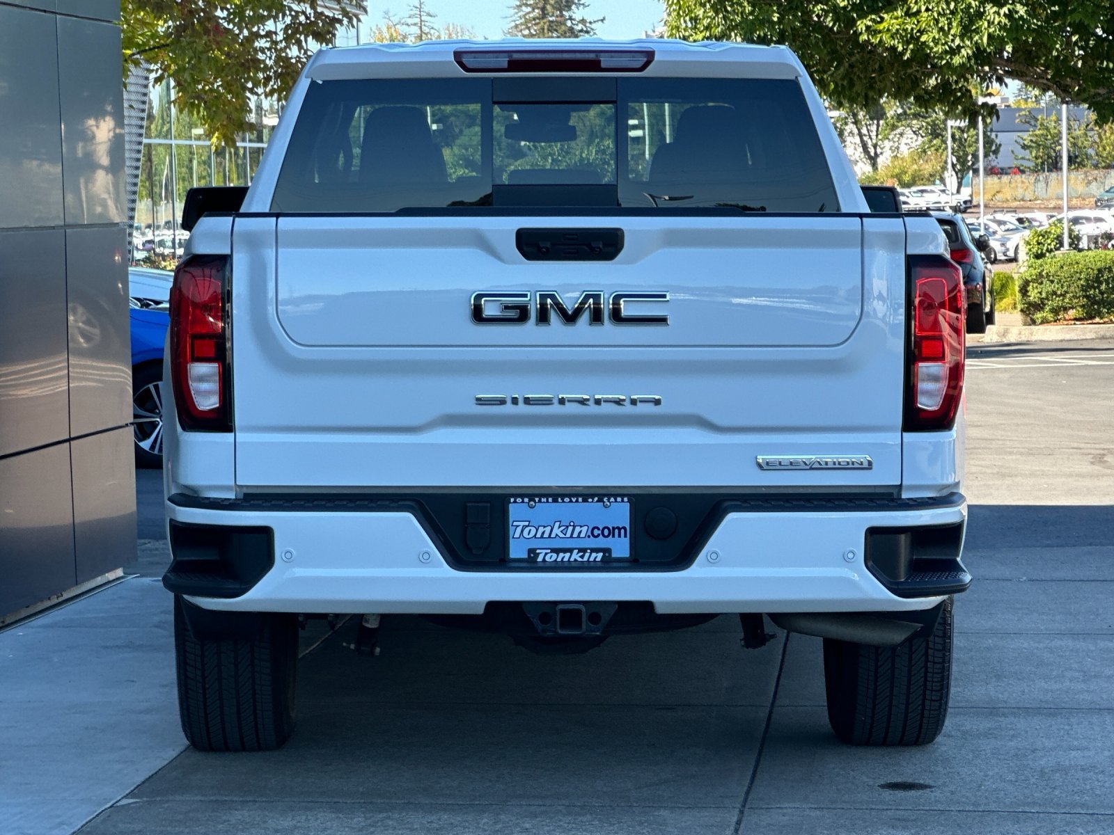 Used 2025 Summit White GMC Elevation image 5