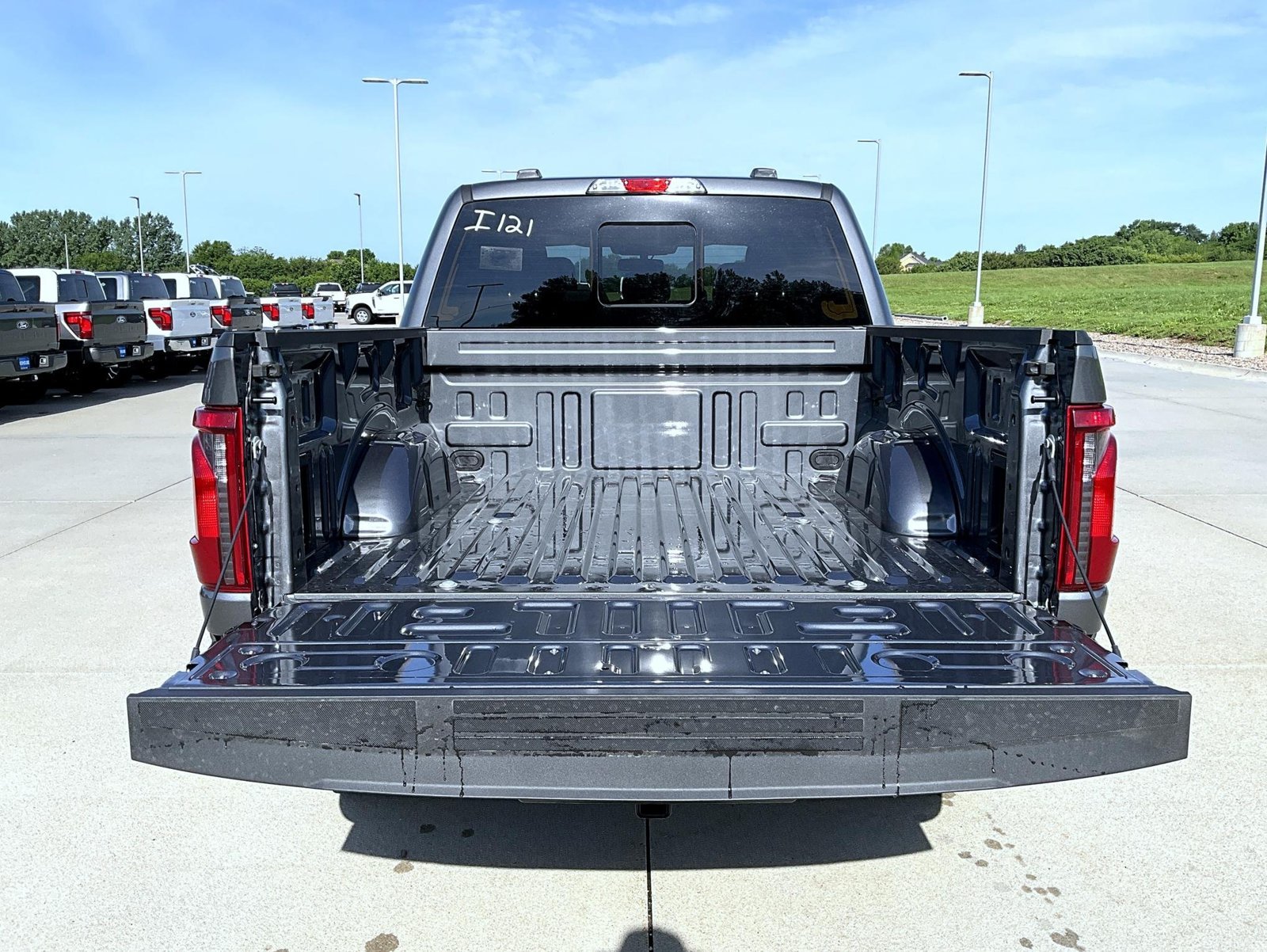 New 2026 Carbonized Gray Metallic Ford XLT image 15