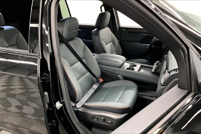 Used 2025 Ebony Twilight Metallic GMC AT4 image 8