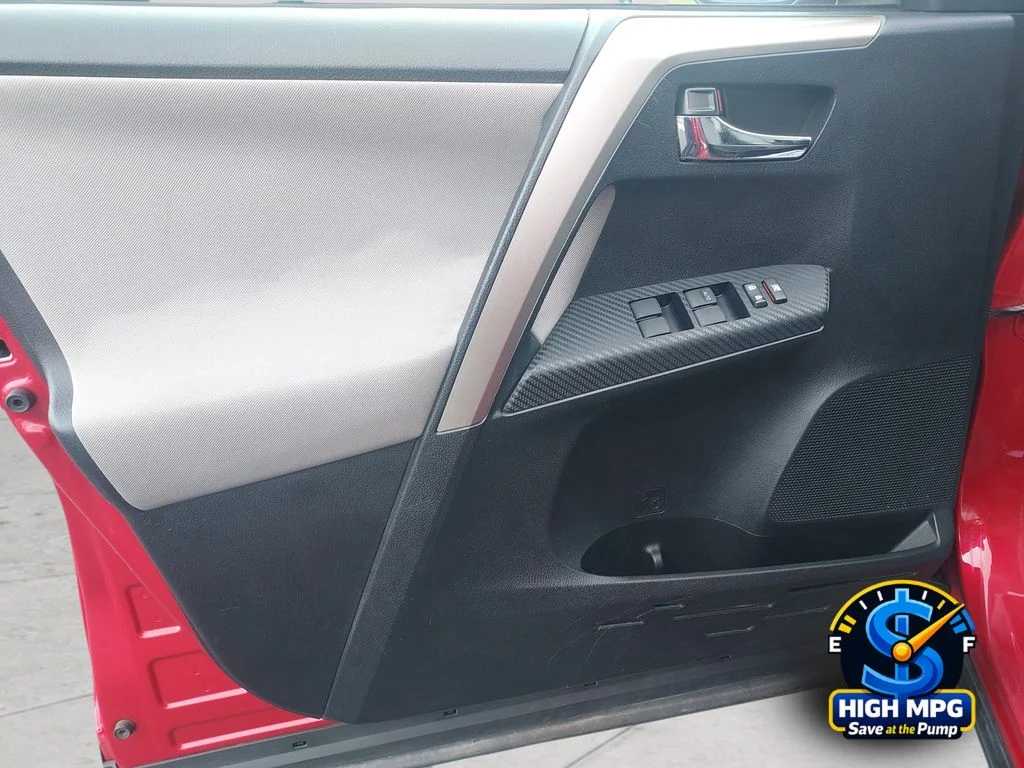 Used 2014 Red Toyota XLE image 28