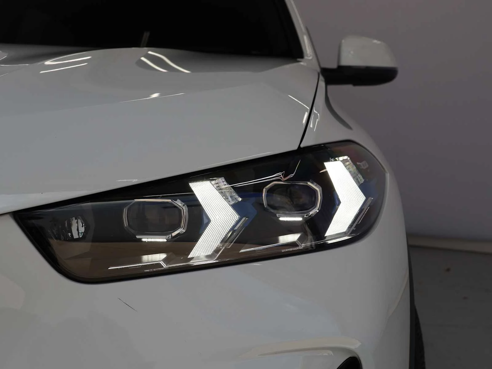 Certified Used 2026 Alpine White BMW xDrive40i image 4