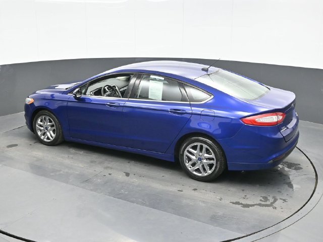 Used 2016 Blue Ford SE image 11