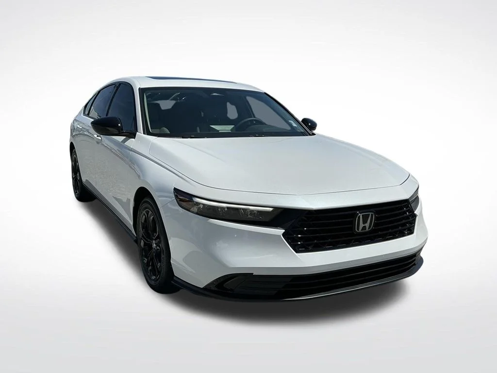 Used 2025 White Honda SE image 11