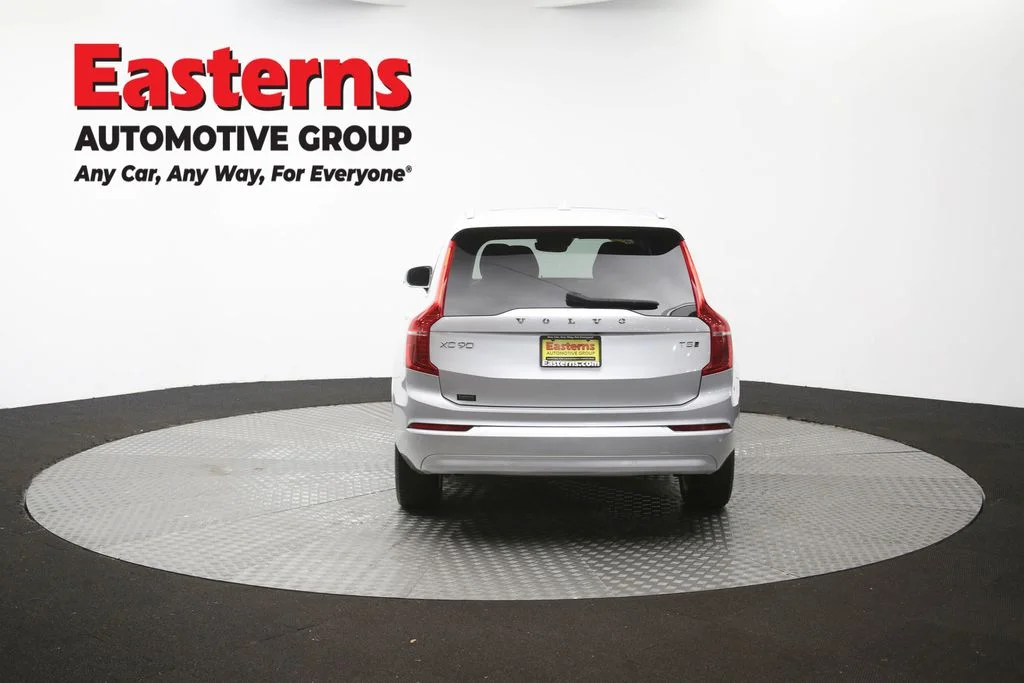 Used 2022 Gray Volvo T5 Momentum image 39