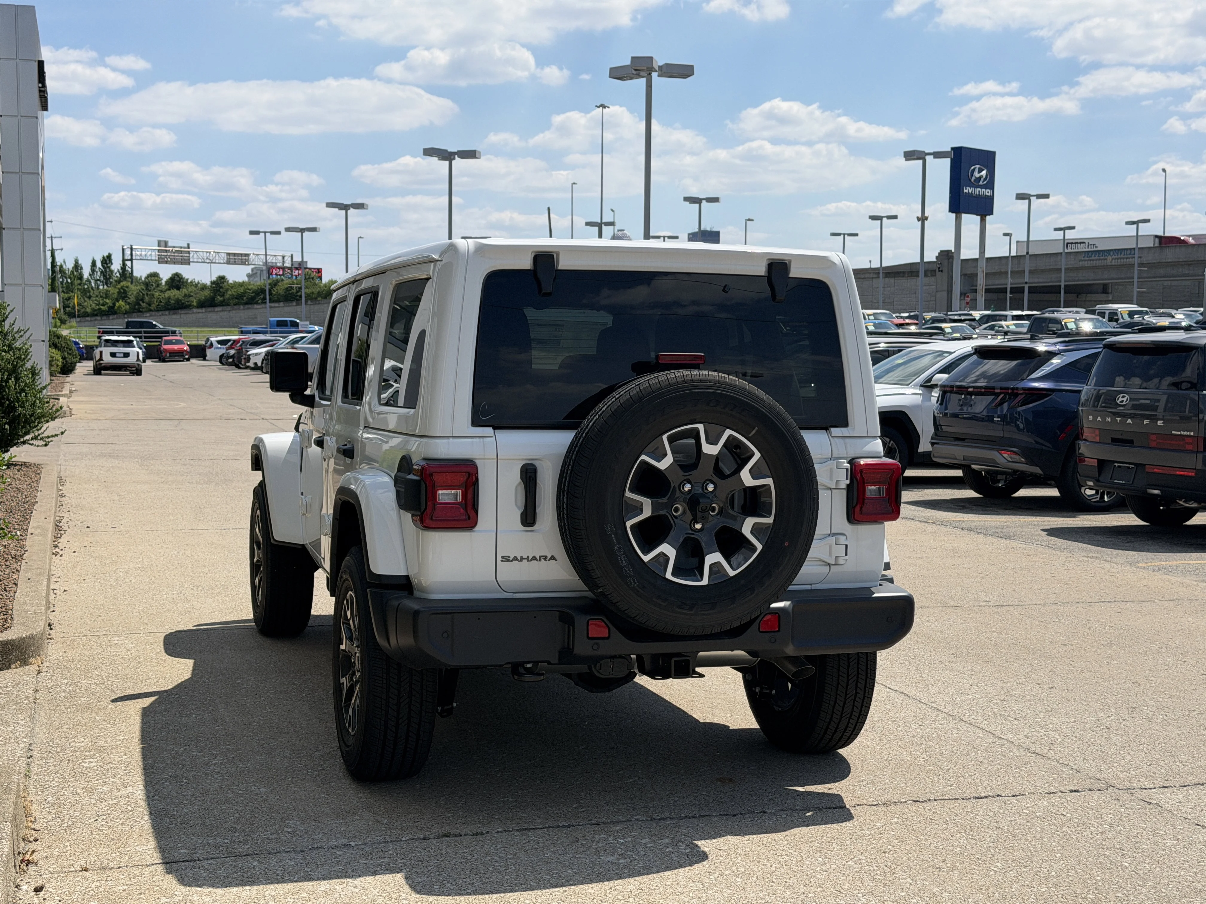 New 2026 Bright White Clear-Coat Exterior Paint Jeep Sahara image 7