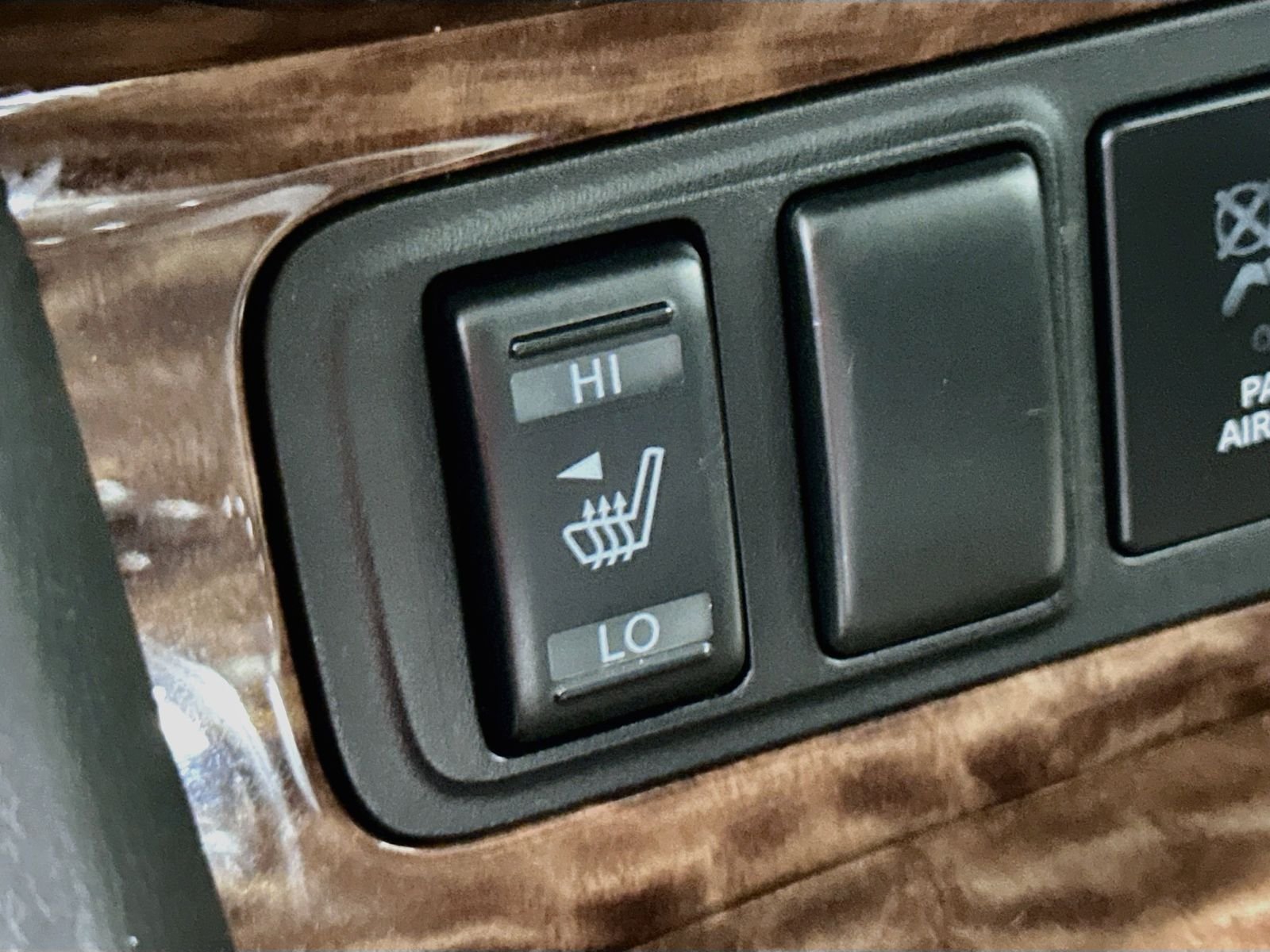 Used 2019 Gun Metallic Nissan SL image 21