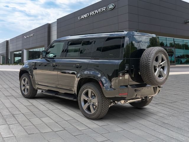 New 2026 Santorini Black Land Rover X-Dynamic SE image 3