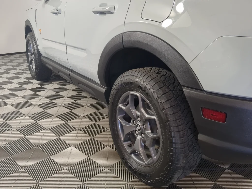 Used 2023 CACTUS GRAY Ford Badlands image 5