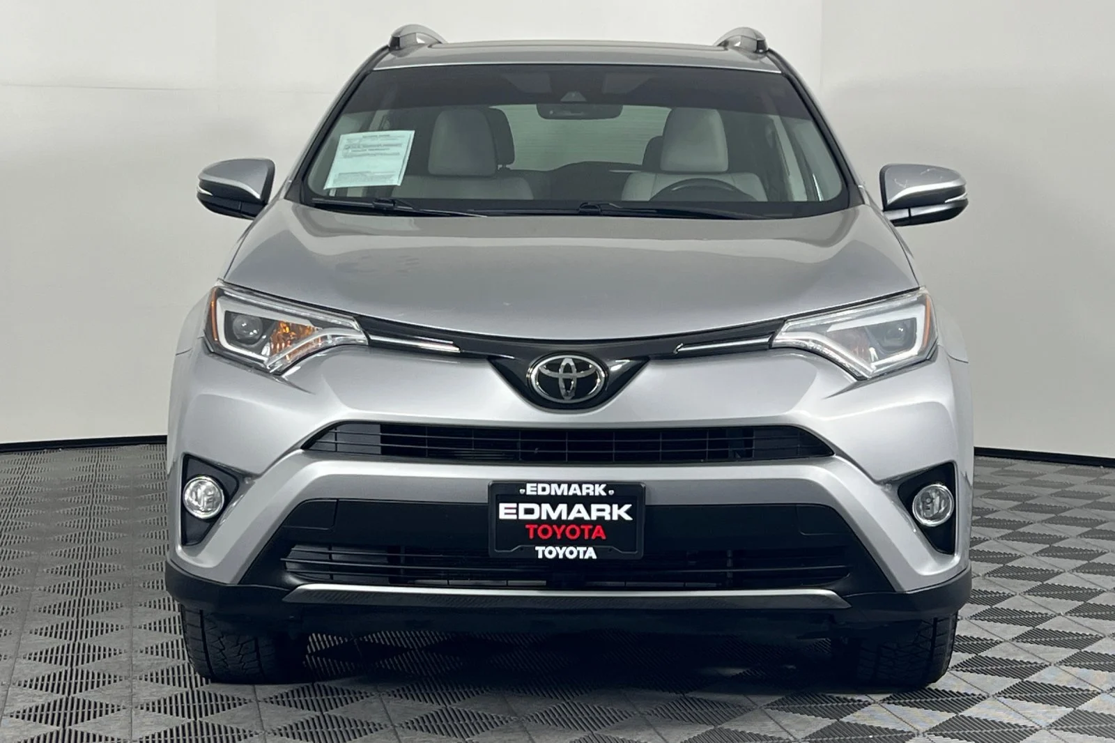 Used 2018 Silver Sky Metallic Toyota Limited image 8