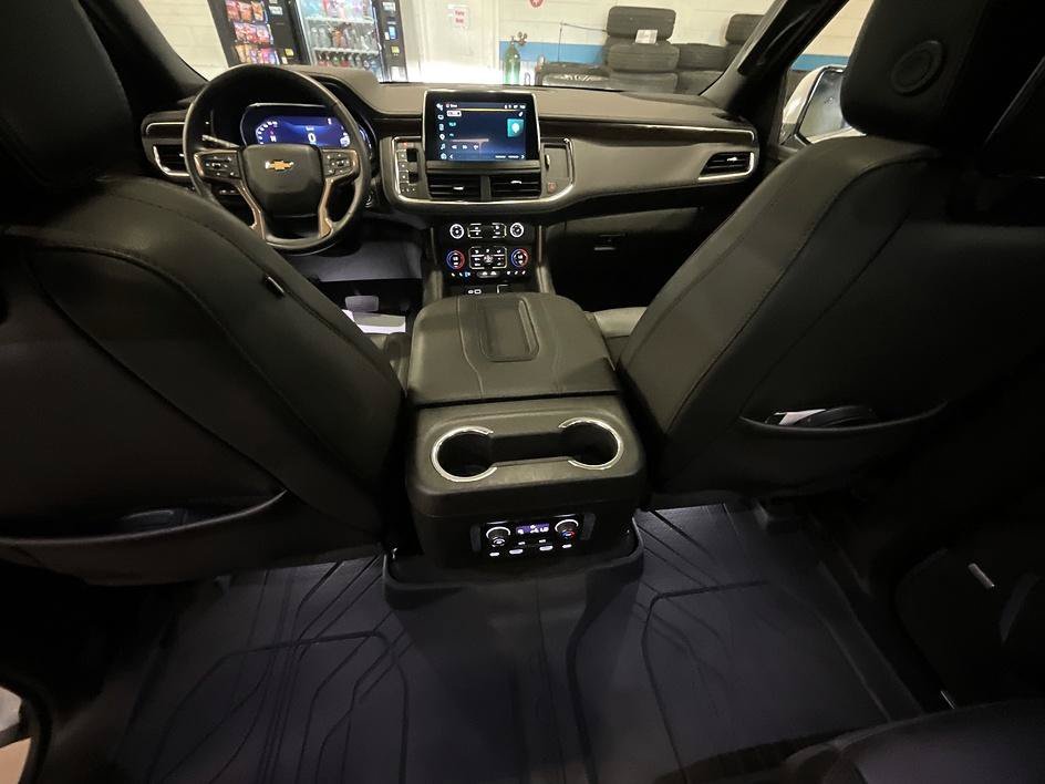 Used 2023 White Chevrolet High Country image 3
