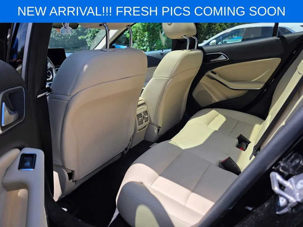 Used 2018 Black Mercedes-Benz 4MATIC® image 13