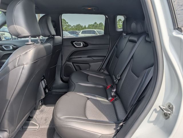 New 2026 Bright White Clear-Coat Exterior Paint Jeep Latitude image 26