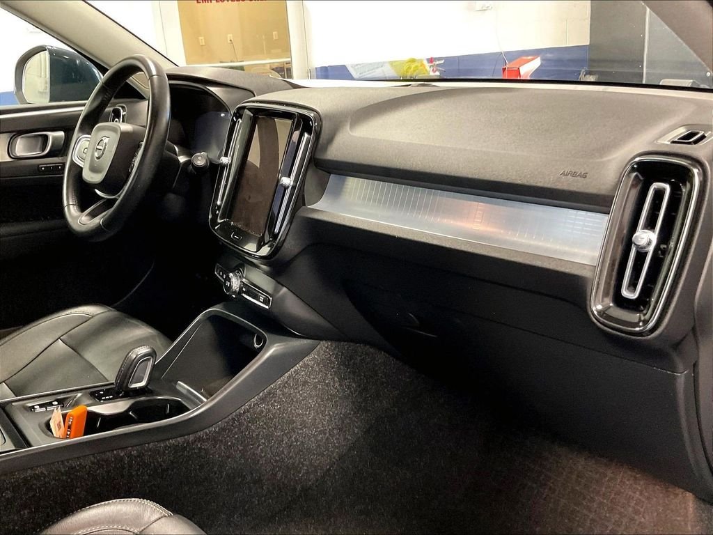 Used 2021 Blue Volvo Momentum image 14
