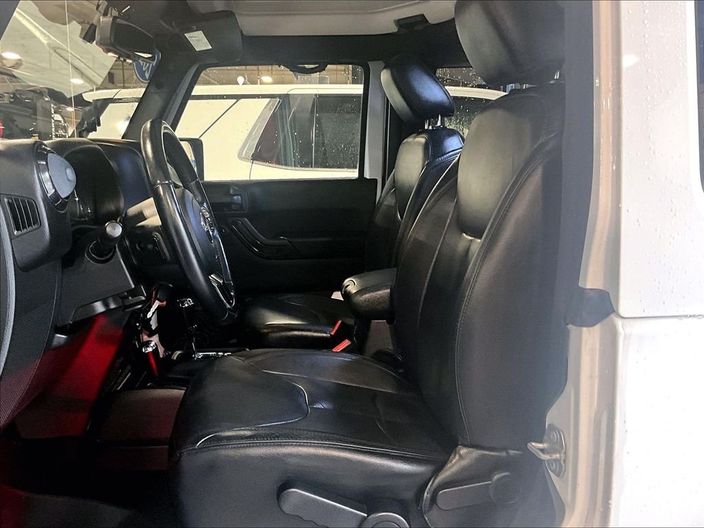 Used 2017 Bright White Clearcoat Jeep Sahara image 10