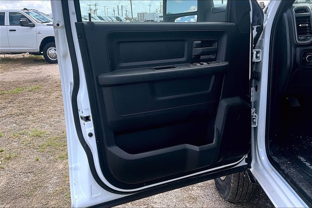 New 2024 Ram 3500 Tradesman 4D Crew Cab