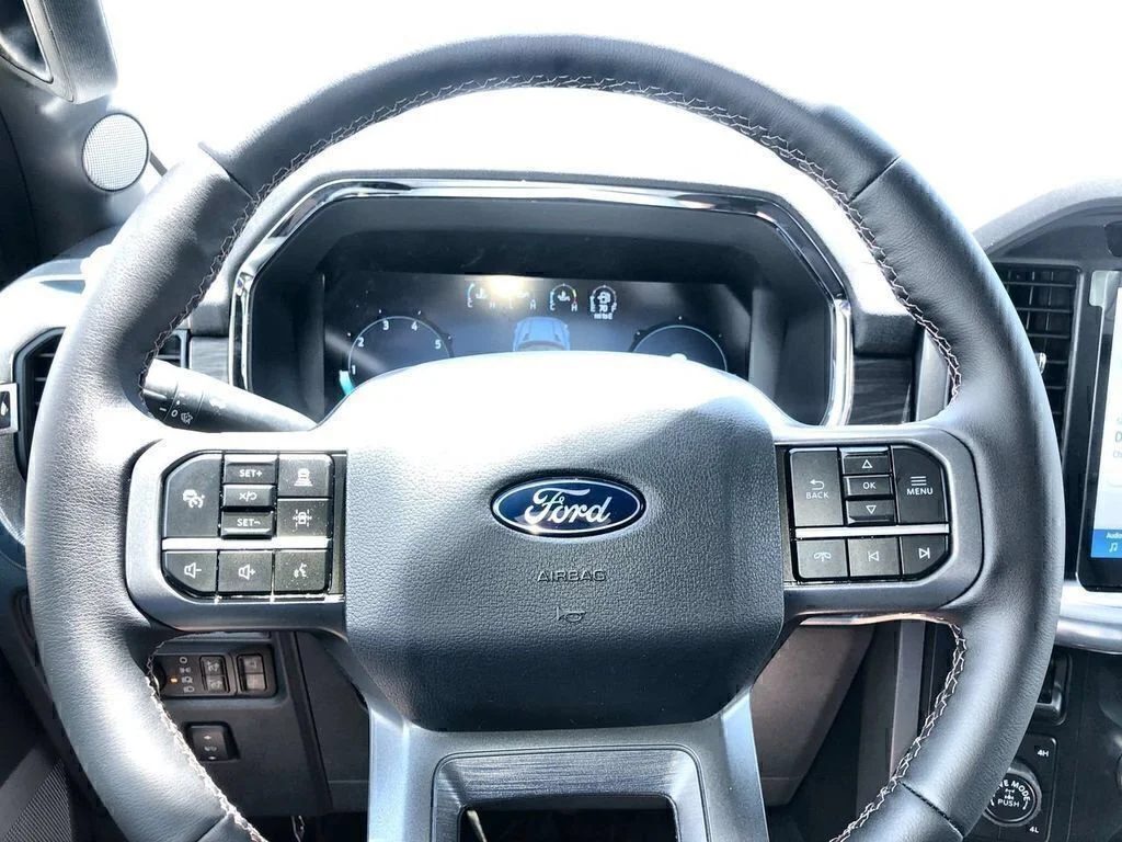 Used 2025 Gray Metallic Ford Lariat image 13