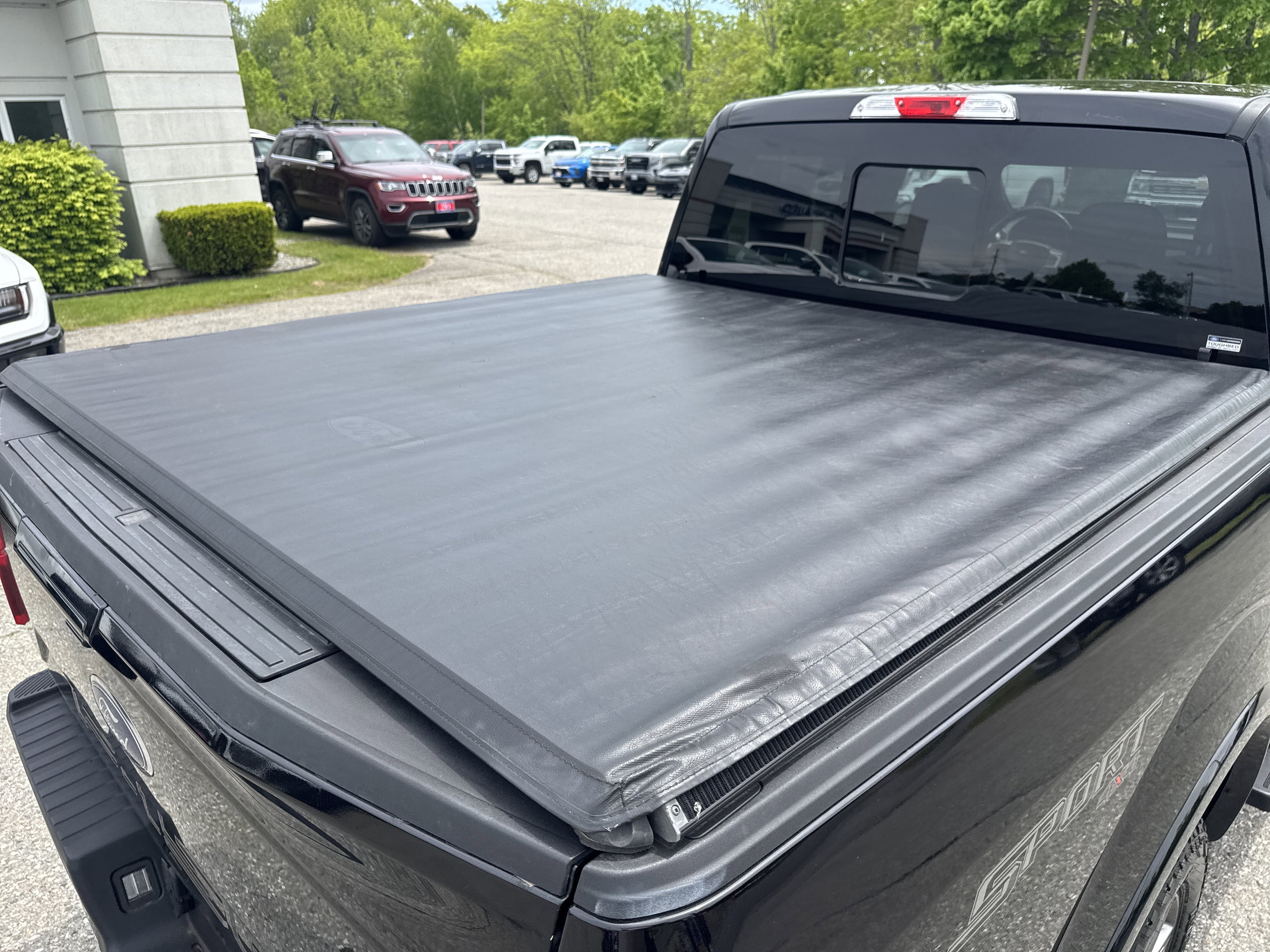 Used 2020 Agate Black Metallic Ford LARIAT image 17