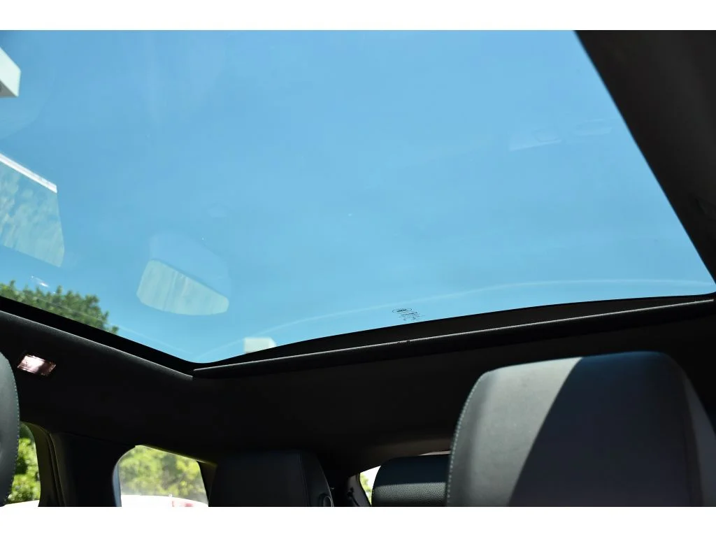Used 2023 Fuji White Land Rover S image 15
