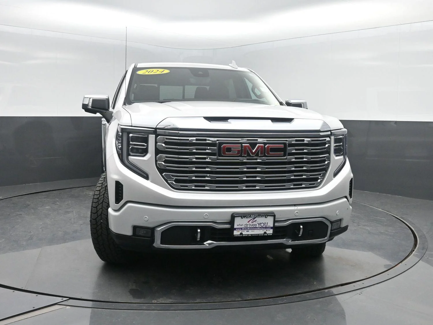 Used 2024 White Frost Tricoat GMC Denali image 48