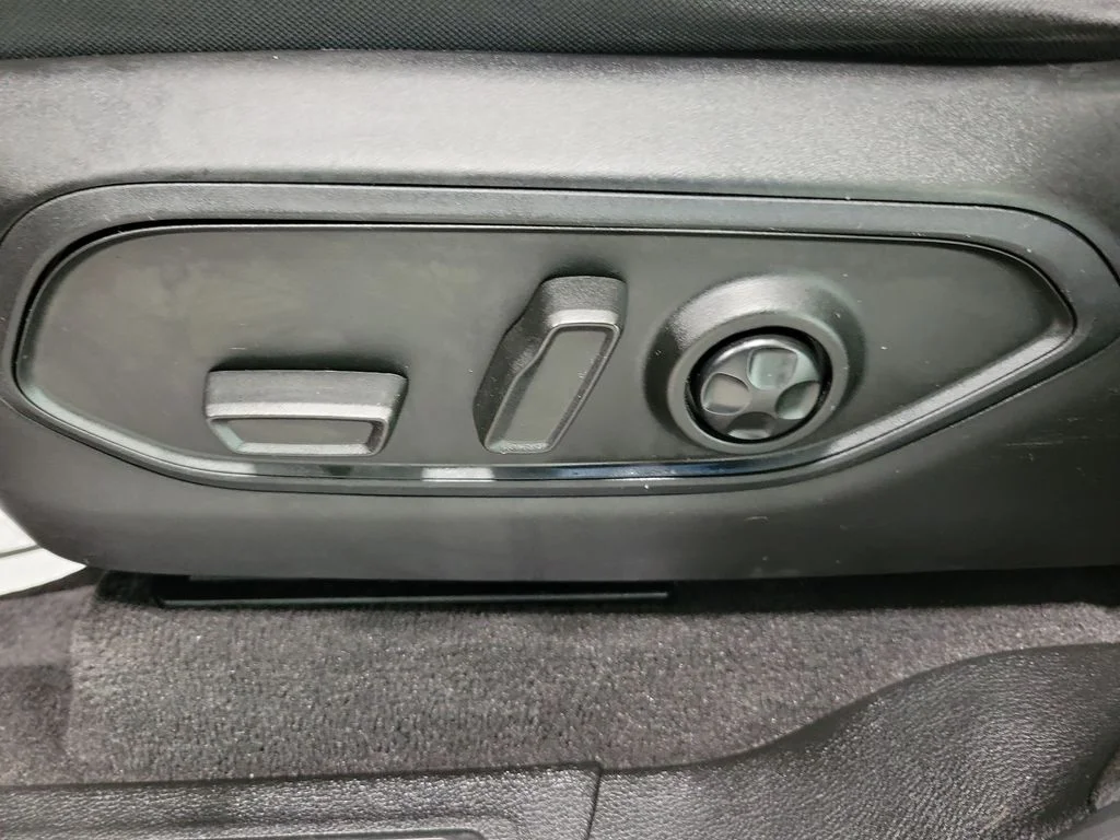 Used 2021 Red Jeep Limited image 31