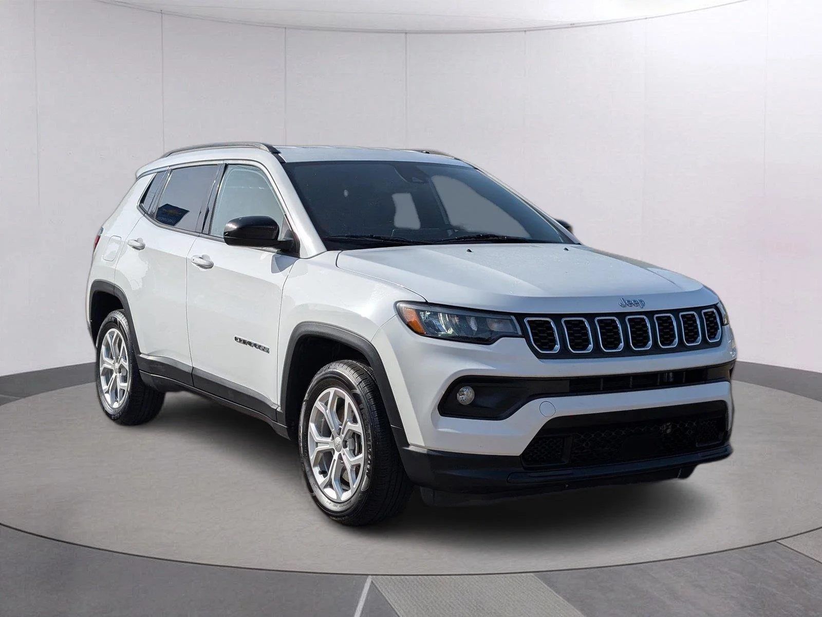 Used 2024 Bright White Clearcoat Jeep Latitude image 7