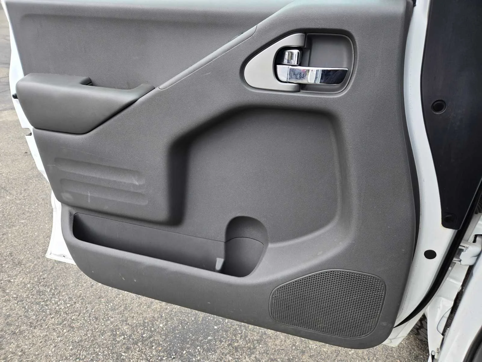 Used 2016  Nissan SV image 24