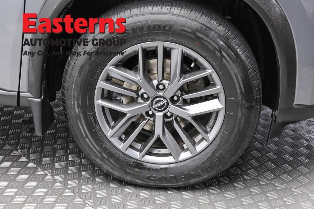 Used 2023 Gray Nissan S image 32