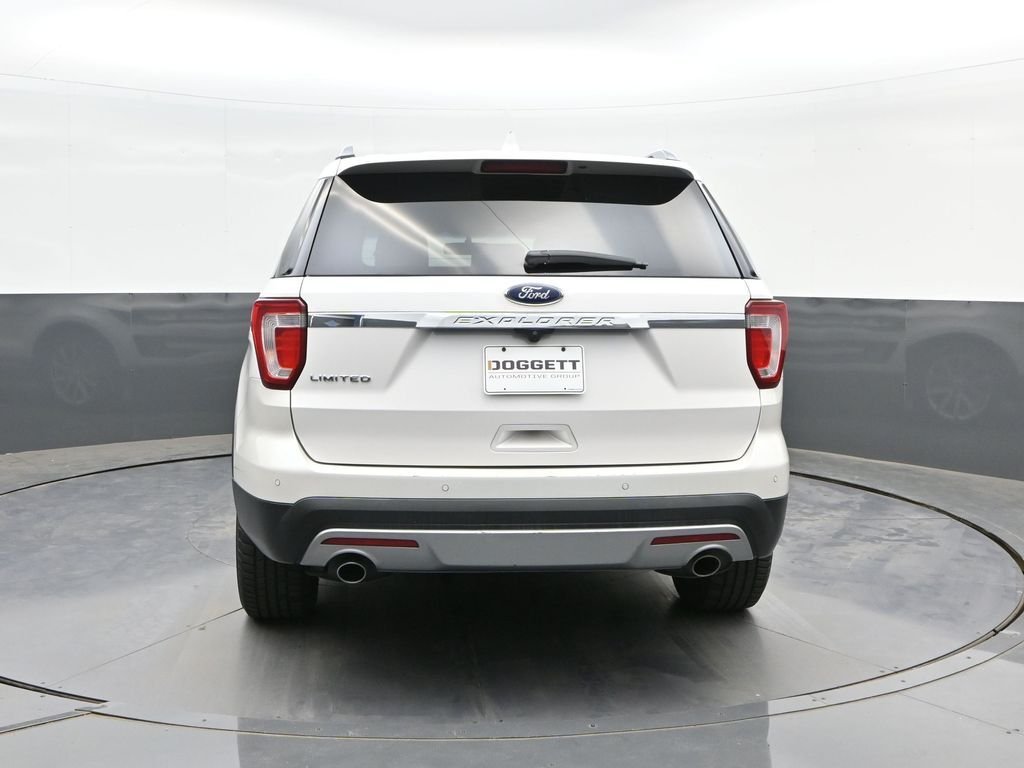 Used 2017 White Ford Limited image 8