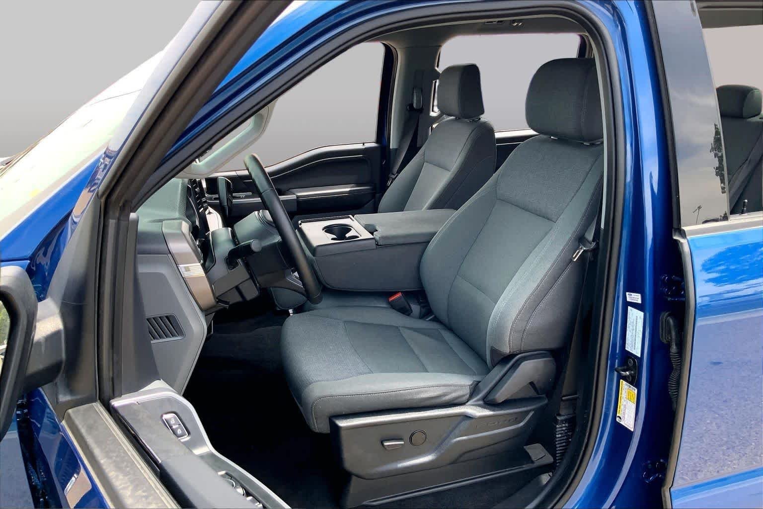 Used 2025 Atlas Blue Metallic Ford XLT image 8