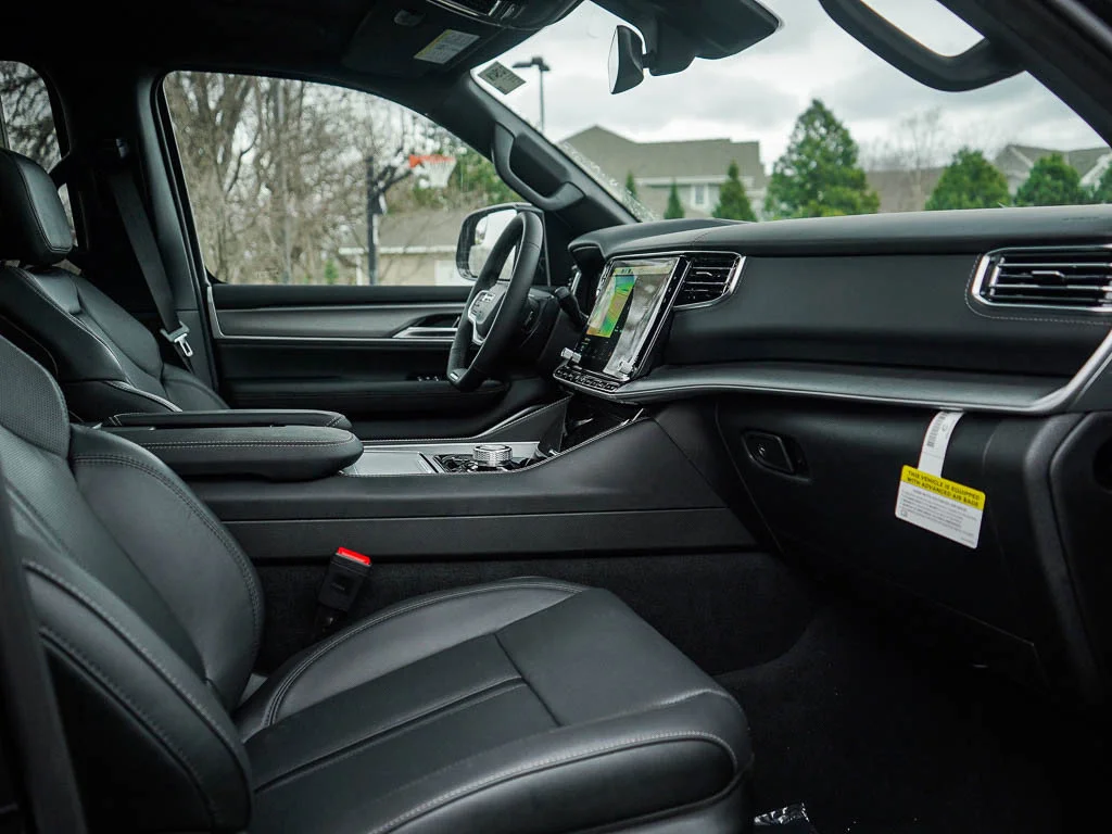 New 2026 Bright White Clearcoat Jeep Limited Reserve image 11