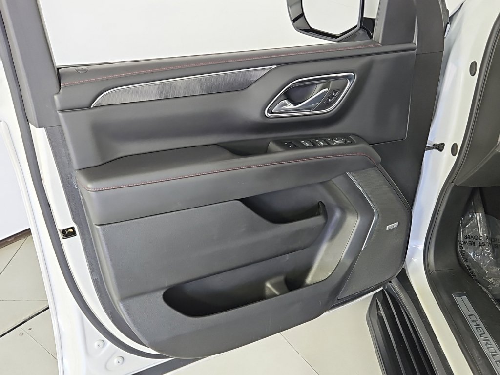 Used 2023 Pearl Chevrolet RST image 11