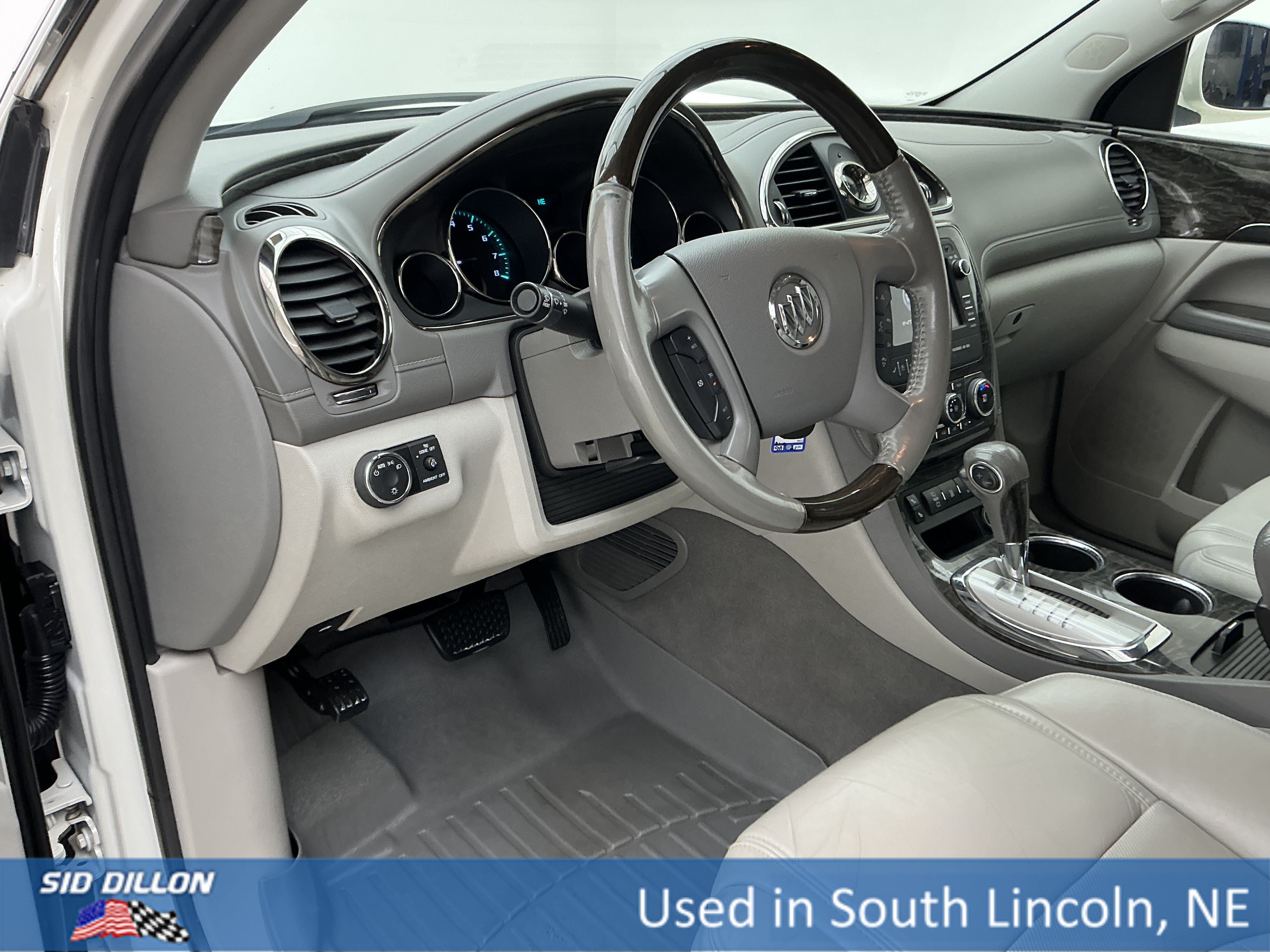 Used 2013 White Diamond Tricoat Buick  image 16