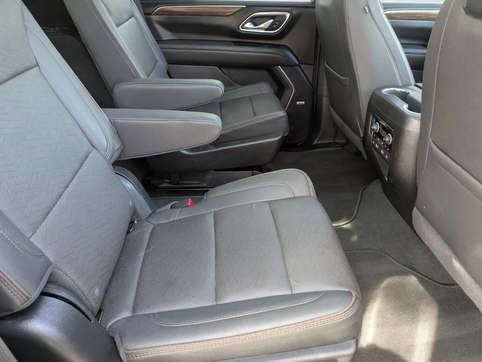 Used 2024 Dark Ash Metallic Chevrolet High Country image 19