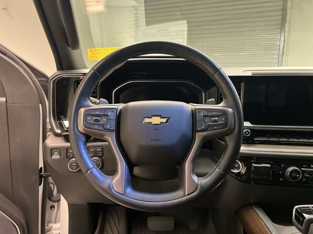 Used 2022 Iridescent Pearl Tricoat Chevrolet High Country image 14