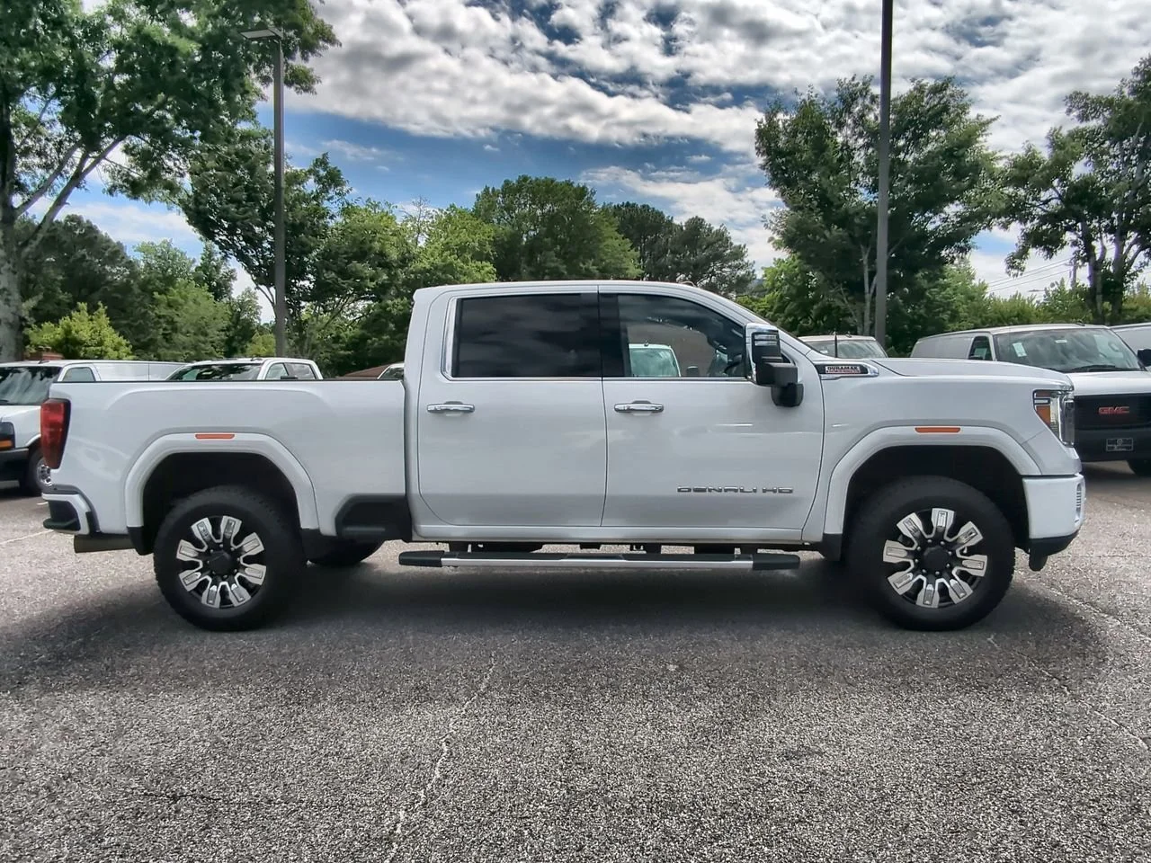 Used 2022 Summit White GMC Denali image 9