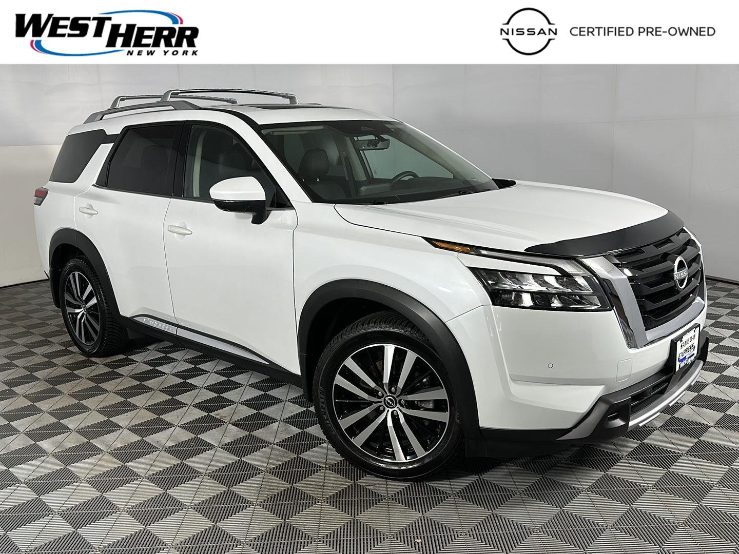 Certified Used 2025 Everest White Pearl Tricoat Nissan Platinum image 1