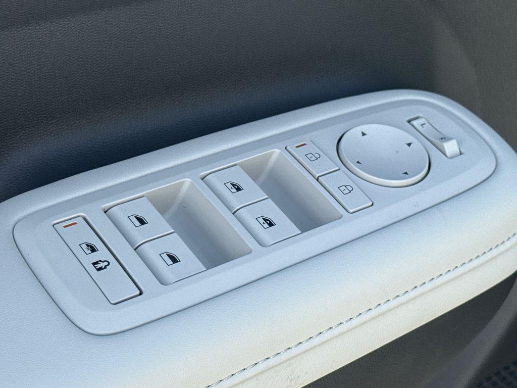 New 2026 White Hyundai SEL FWD image 21