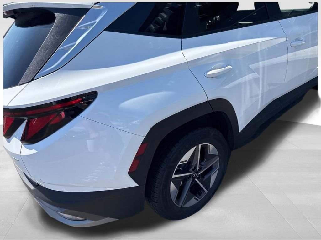 Used 2025 White Hyundai SEL image 11