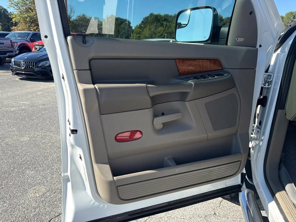 Used 2007 White Dodge Laramie image 23