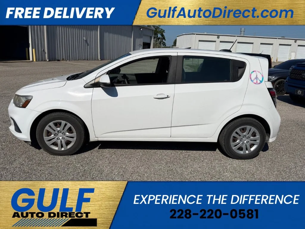Used 2017 White Chevrolet LT image 4