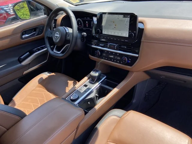Certified Used 2024 Pearl White Tricoat/Super Black Nissan Platinum image 25