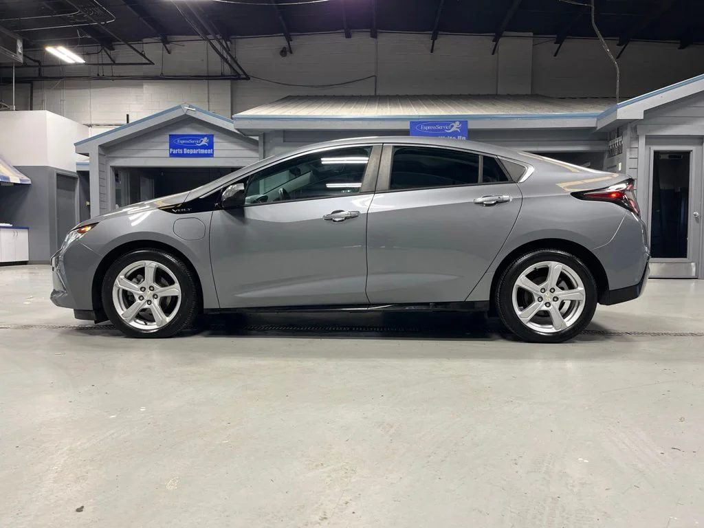 Used 2018 Steel Metallic Chevrolet LT image 4