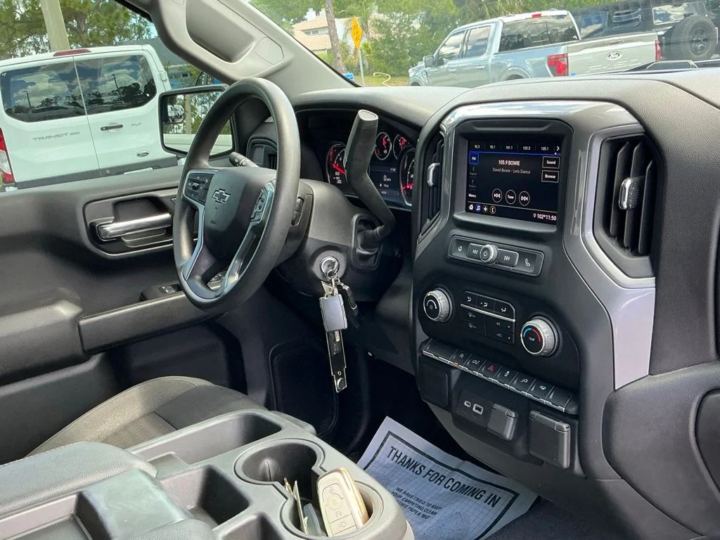 Used 2022 Silver Chevrolet Custom image 27
