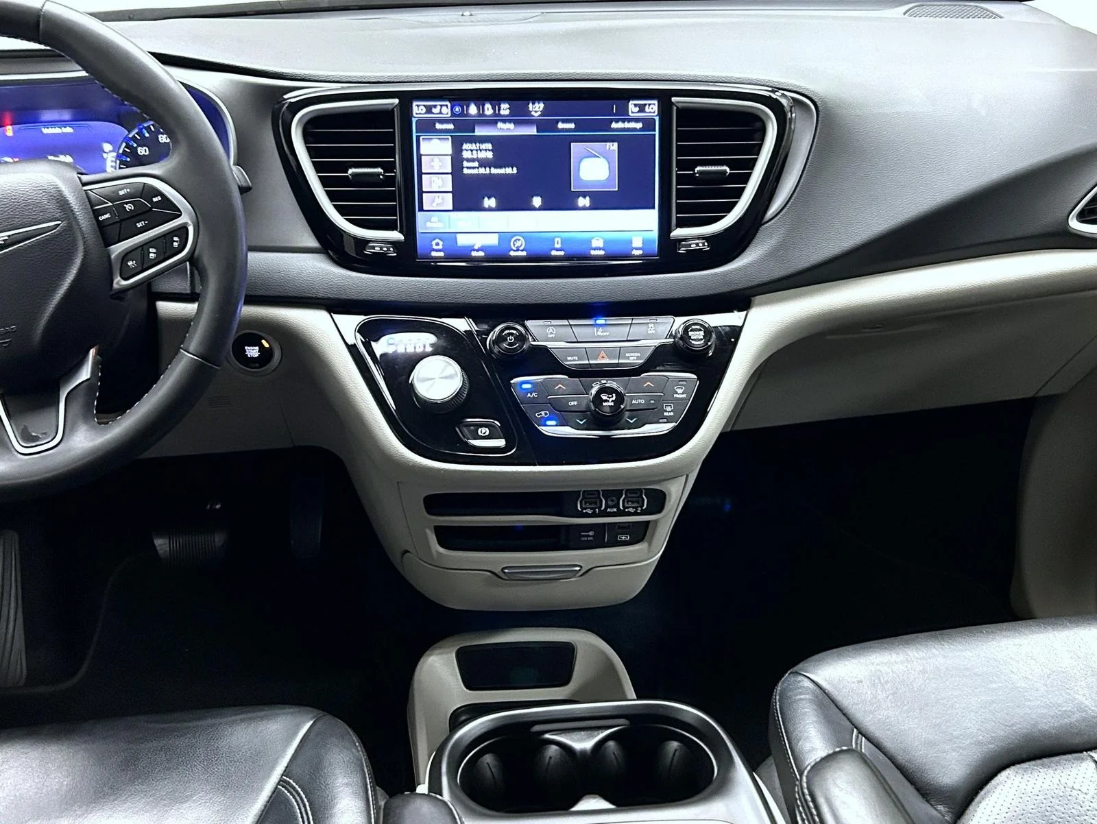 Used 2022 White Chrysler Touring L image 13