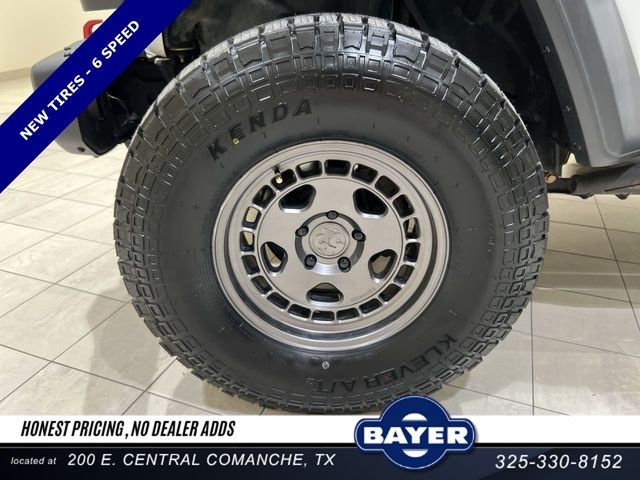 Used 2018 White Jeep Unlimited Sport image 27