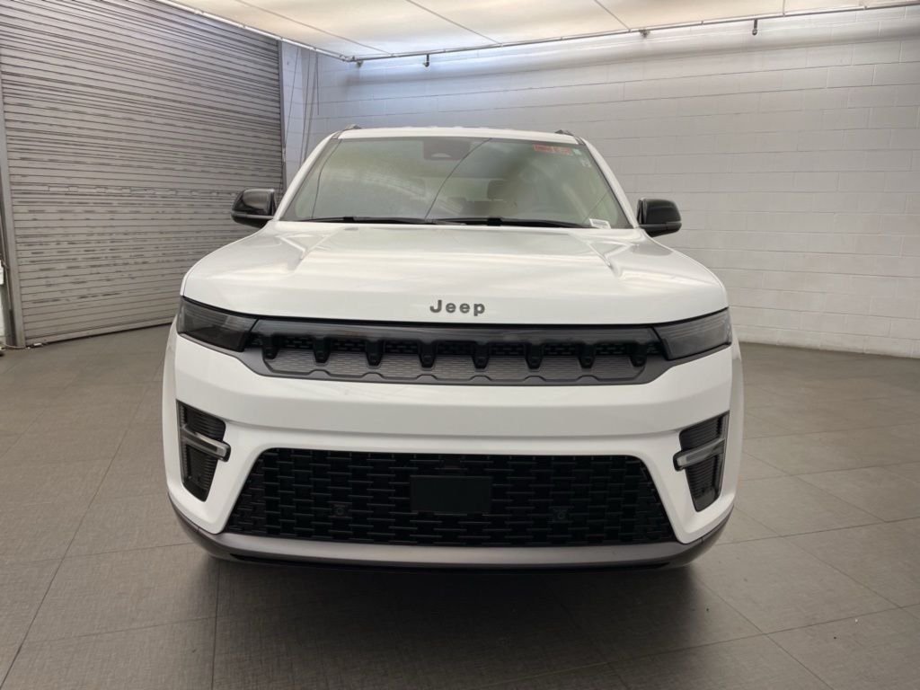 New 2026 Bright White Clear-Coat Exterior Paint Jeep Limited Altitude image 9