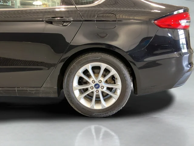 Used 2019 Black Ford SE image 34