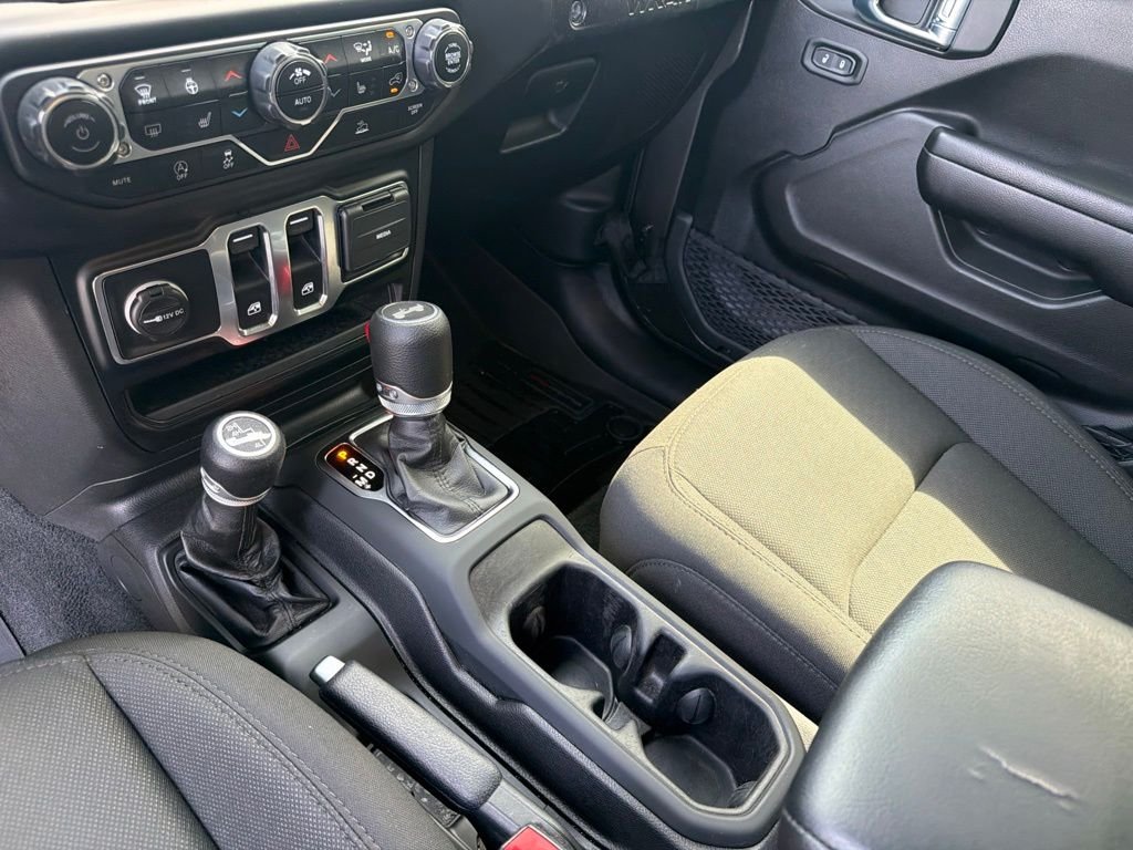 Used 2021 Crystal Metallic Jeep Willys image 15