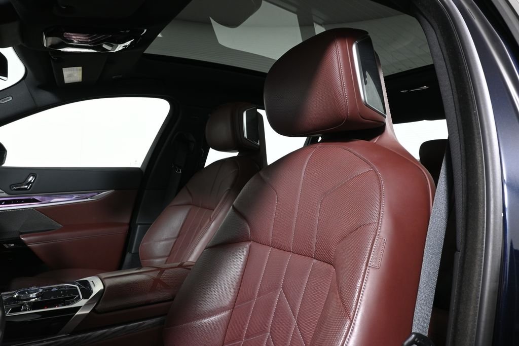 Used 2024 Black BMW 760i xDrive image 15
