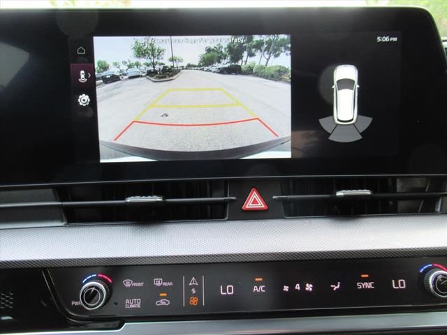 Used 2025 White Kia SX image 30